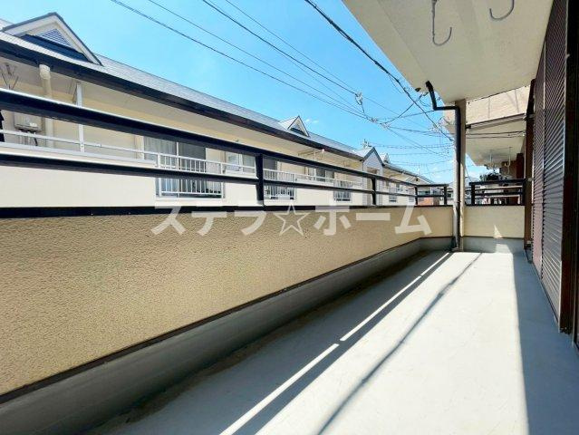 鮎川4 中古戸建のバルコニー|開放的で明るい空間を演出してくれるバルコニーです
