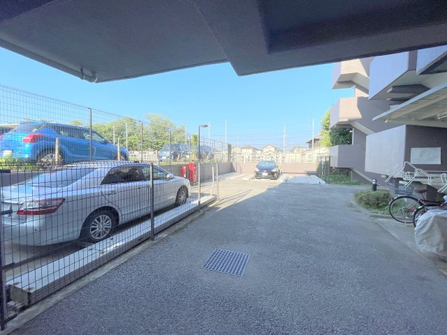 ヴェラハイツ六実駅前の駐車場|共用部・駐車場