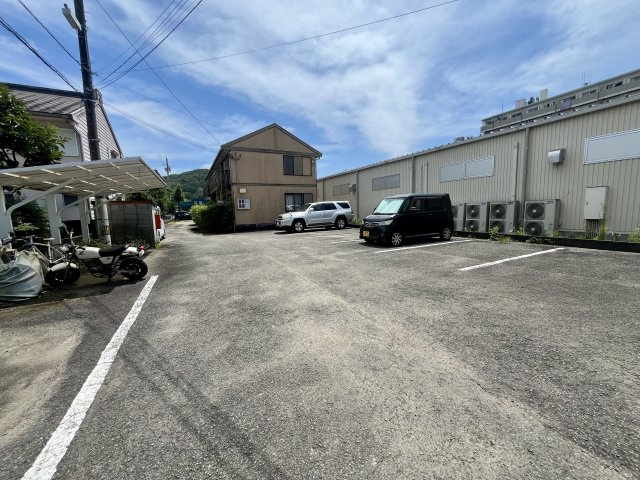 グランシティ　Bの駐車場|駐車場があるので、車を買う予定の方も安心です