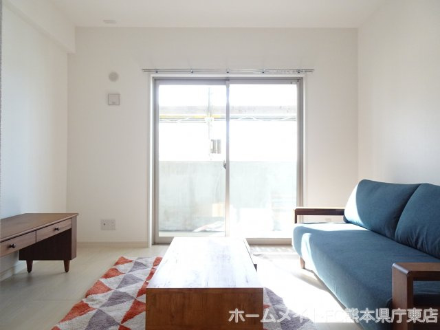 熊本市中央区上水前寺２丁目の賃貸マンションの居間・リビング