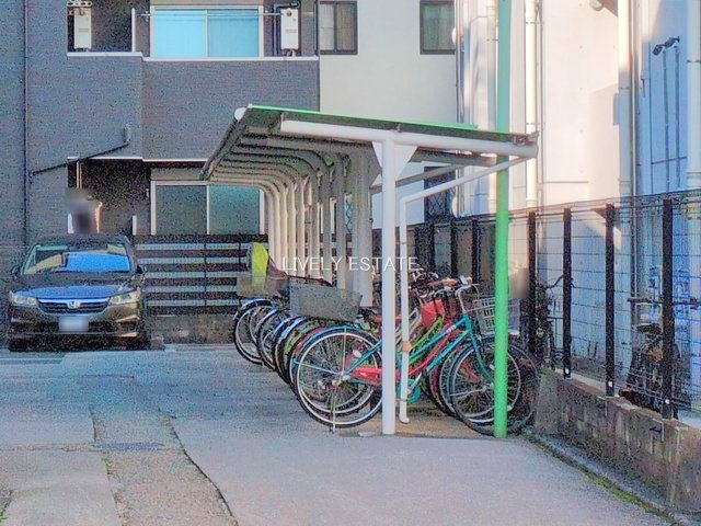 ライオンズマンション谷塚の駐輪場