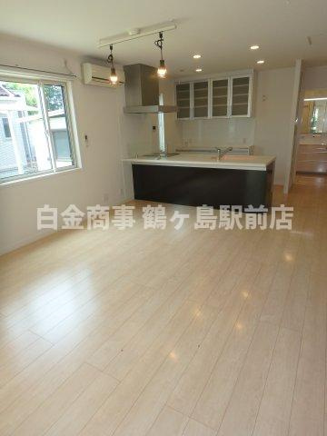 坂戸市堀込中古戸建の居間・リビング