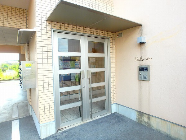 姫路市広畑区本町１丁目の賃貸マンションのエントランス