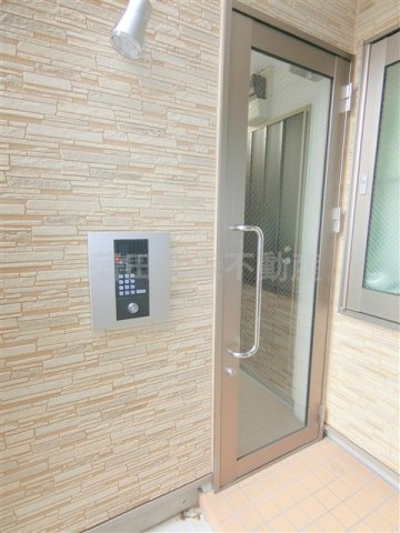 シャンテ西六郷のその他共用部分|オートロック付きのエントランス