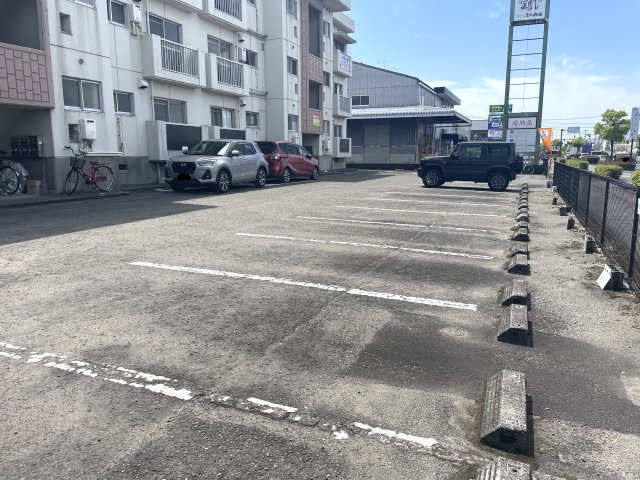 ベルフラワーの駐車場