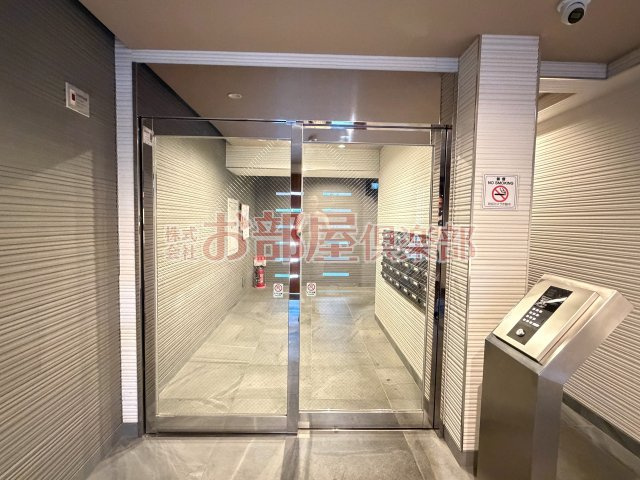 at.eastのエントランス|ゆとりのあるエントランスです