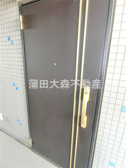 レジディア大森の玄関