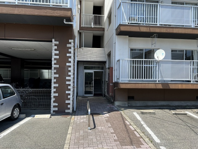 スカイハイツ富第Ⅱの駐車場