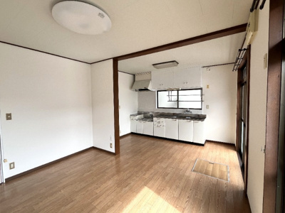 【居間・リビング】 | 津倉町2丁目一戸建て　西棟