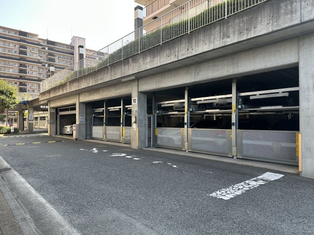 西神中央ウェステージ壱番館の駐車場