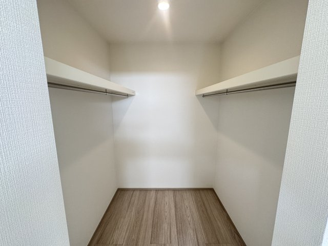 沖縄市知花（全5棟）A号棟の収納|A号棟　1階洋室7帖＋WIC付き♪