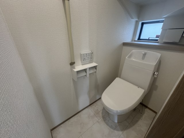 沖縄市知花（全5棟）A号棟のトイレ|A号棟　温水洗浄便座♪