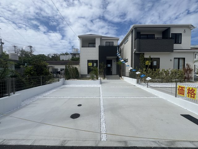 沖縄市知花（全5棟）A号棟の外観|A号棟　駐車3台可♪素敵な植栽があるお庭付き♪