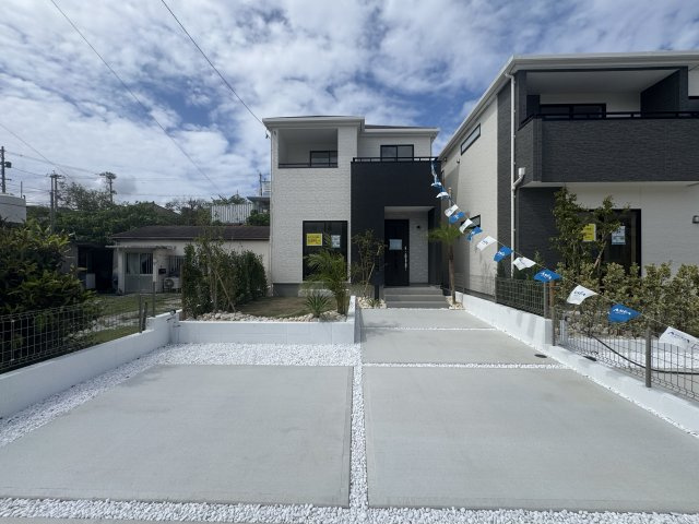 沖縄市知花（全5棟）A号棟の外観|A号棟　駐車3台可♪素敵な植栽があるお庭付き♪