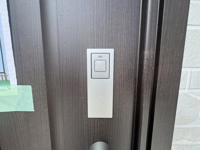 沖縄市知花（全5棟）A号棟の玄関|A号棟　スマートキー付き♪
