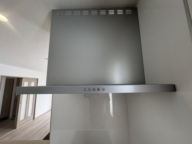 沖縄市知花（全5棟）A号棟のキッチン|A号棟　お手入れしやすい換気扇♪