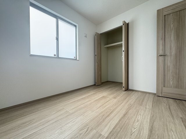 沖縄市知花（全5棟）A号棟の洋室|A号棟　洋室5.25帖＋CL付き♪