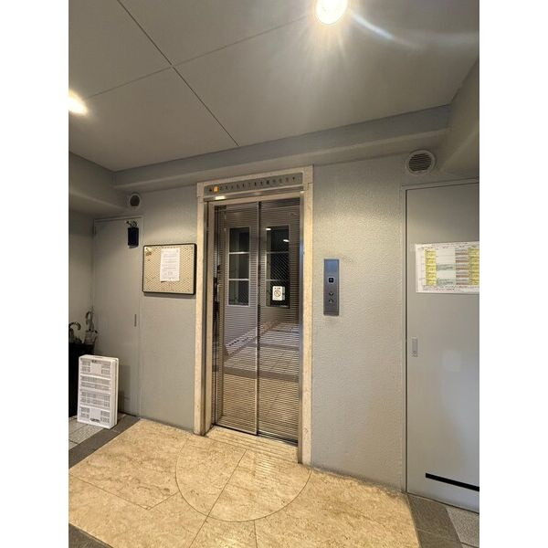 RICウエストコート四番街南棟2号館のロビー