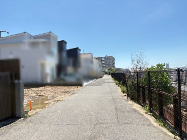 明石市朝霧南町３丁目土地の前面道路含む現地写真|西側道路から東側道路撮影
