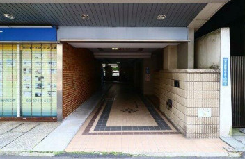 東光苑マンションのエントランス|毎日通るエントランスはこのようになっています