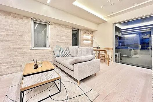 新宿区西新宿５丁目の賃貸マンションの居間・リビング