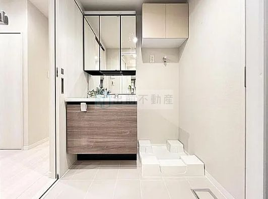 新宿区西新宿５丁目の賃貸マンションの洗面所