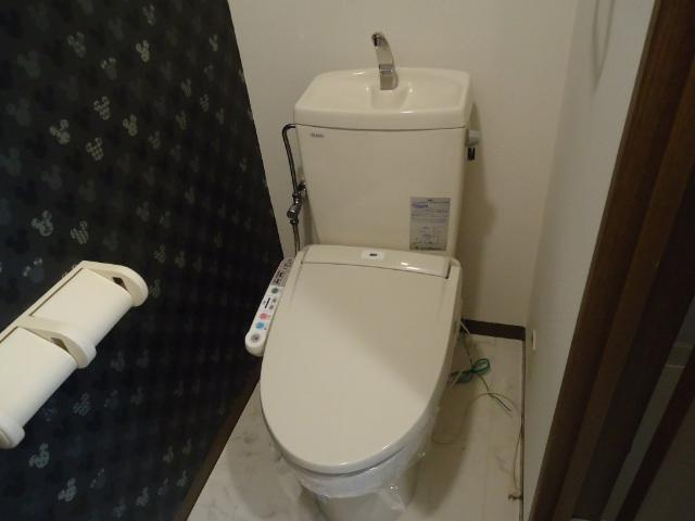 サンライズ１番館のトイレ|シャワー付トイレ