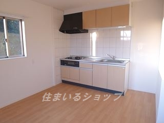 ピトレスク高陽のキッチン|３口ガスコンロ・グリル付き