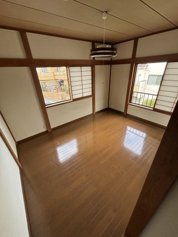 三鷹市井の頭１丁目のアパート