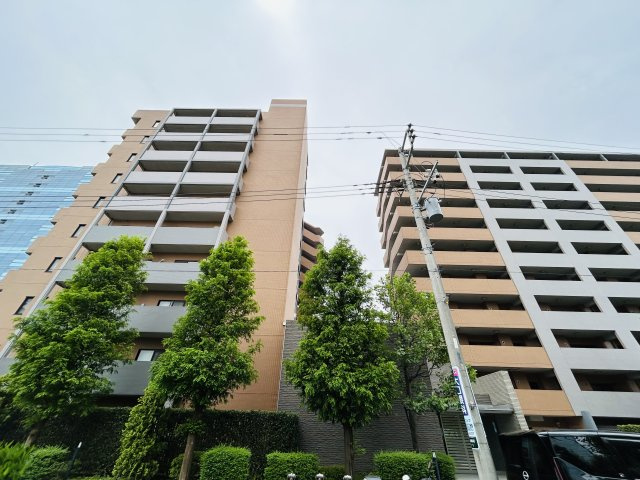 全力改装中！！当初の予定より遅れていますが、８月には完成？する様な気もしています。。。それまで少し期待を込めつつお待ちください。さーせん！！『ベイステージ横浜４３２』リフォームの外観|外観です