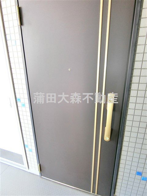 レジディア大森の玄関