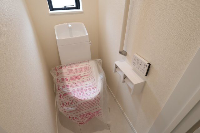《仲介手数料無料》蓮田市大字黒浜2343-3新築一戸建てハートフルタウンのトイレ