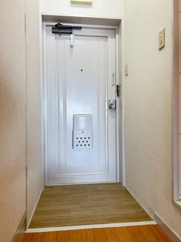 沢良宜レジデンスの玄関