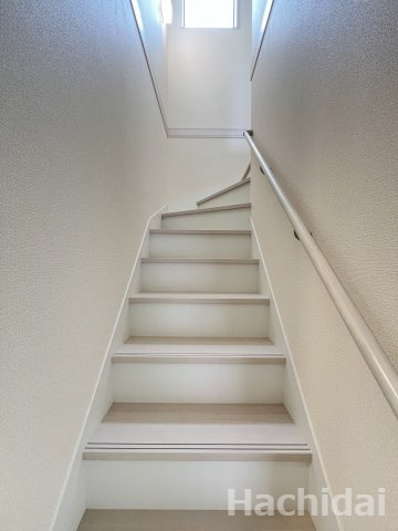 碧南市笹山町3丁目　新築戸建＜1号棟＞の内装|階段