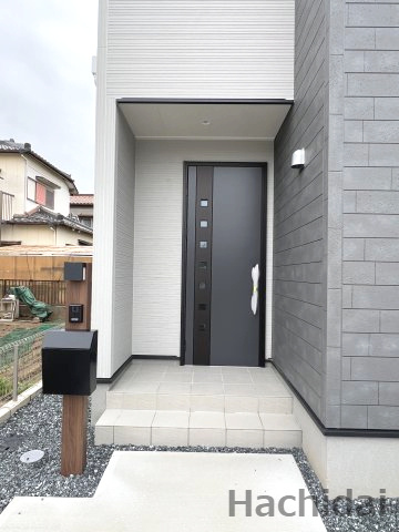 碧南市笹山町3丁目　新築戸建＜1号棟＞の玄関