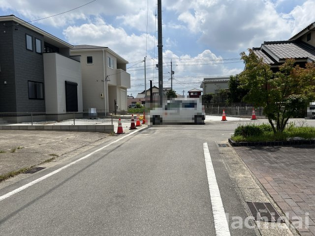 碧南市笹山町3丁目　新築戸建＜2号棟＞の前面道路含む現地写真