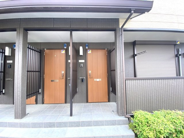 エスポアール東大宮のロビー|102号室入口☆彡