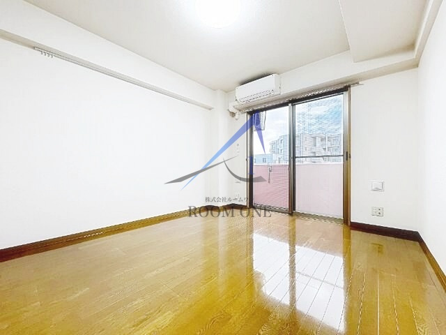 ロイヤル白楽の居間・リビング|洋室のお部屋です。