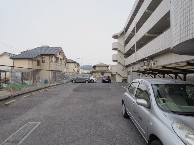ロイヤル上祇園の駐車場