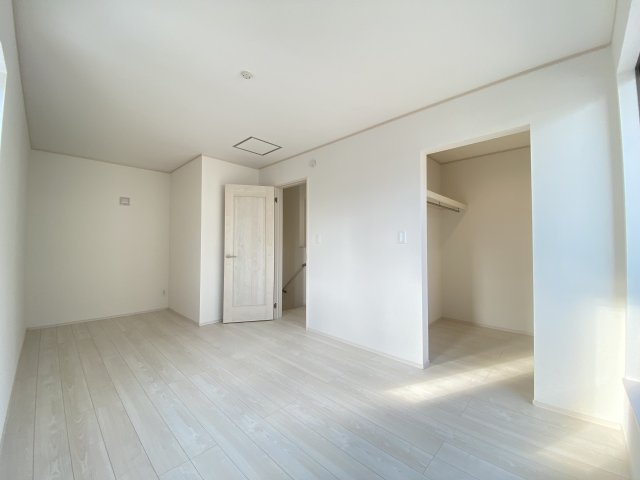 沖縄市知花（全5棟）B号棟の洋室|※同仕様写真です