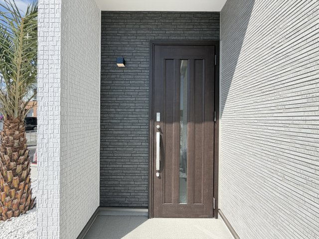 沖縄市知花（全5棟）B号棟の玄関|※同仕様写真です