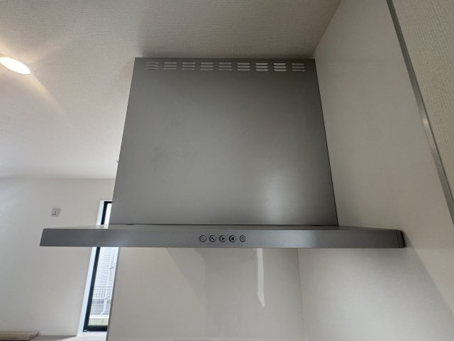 沖縄市知花（全5棟）B号棟のキッチン|B号棟　お手入れしやすい換気扇♪