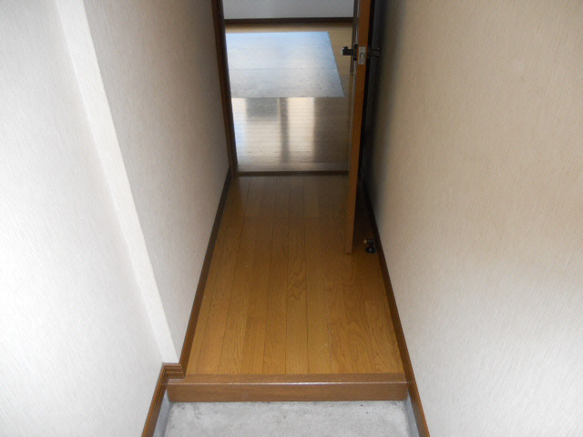 メゾンスガワラの玄関