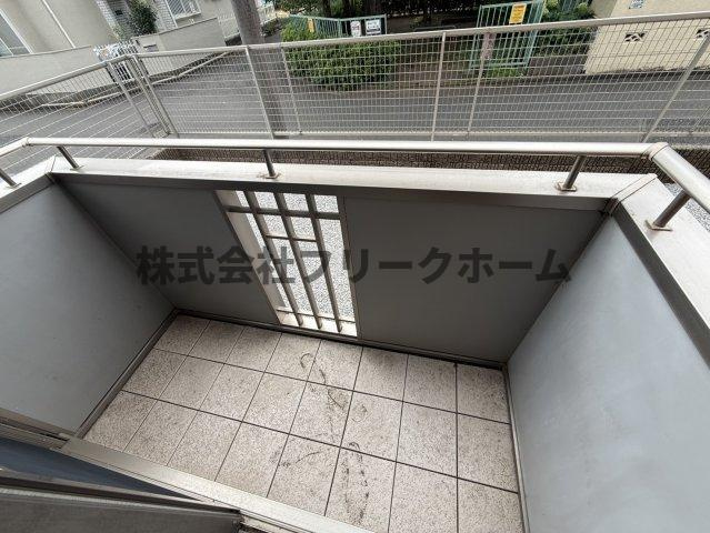 小金井市東町３丁目のアパートのバルコニー