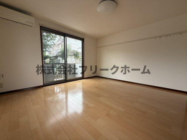 小金井市東町３丁目のアパートの居間・リビング