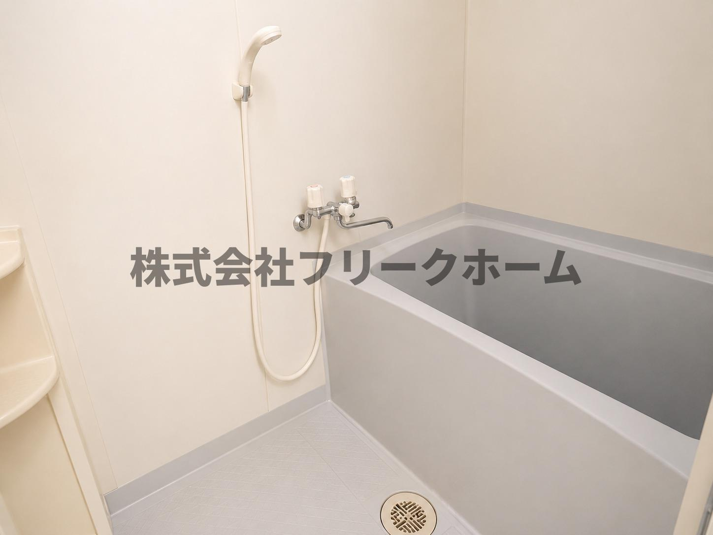 小金井市東町３丁目のアパートの浴室