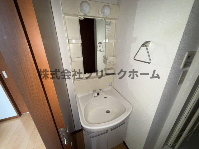 小金井市東町３丁目のアパートの洗面所