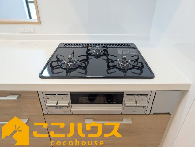 マンション長田11のキッチン|三口コンロ