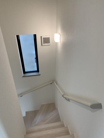 大久保町西島　新築一戸建てのその他|階段