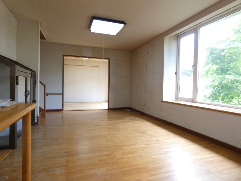 帯広市自由が丘５丁目の一戸建ての居間・リビング